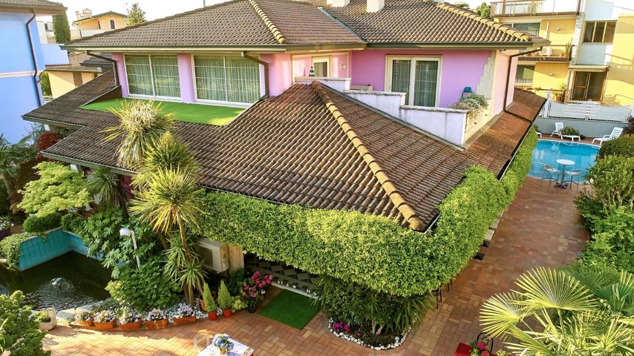 Hotel Villa Lilla เดเซนซาโนเดลการ์ดา ภายนอก รูปภาพ