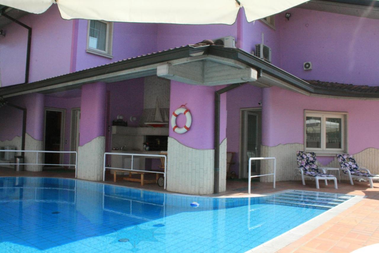 Hotel Villa Lilla เดเซนซาโนเดลการ์ดา ภายนอก รูปภาพ