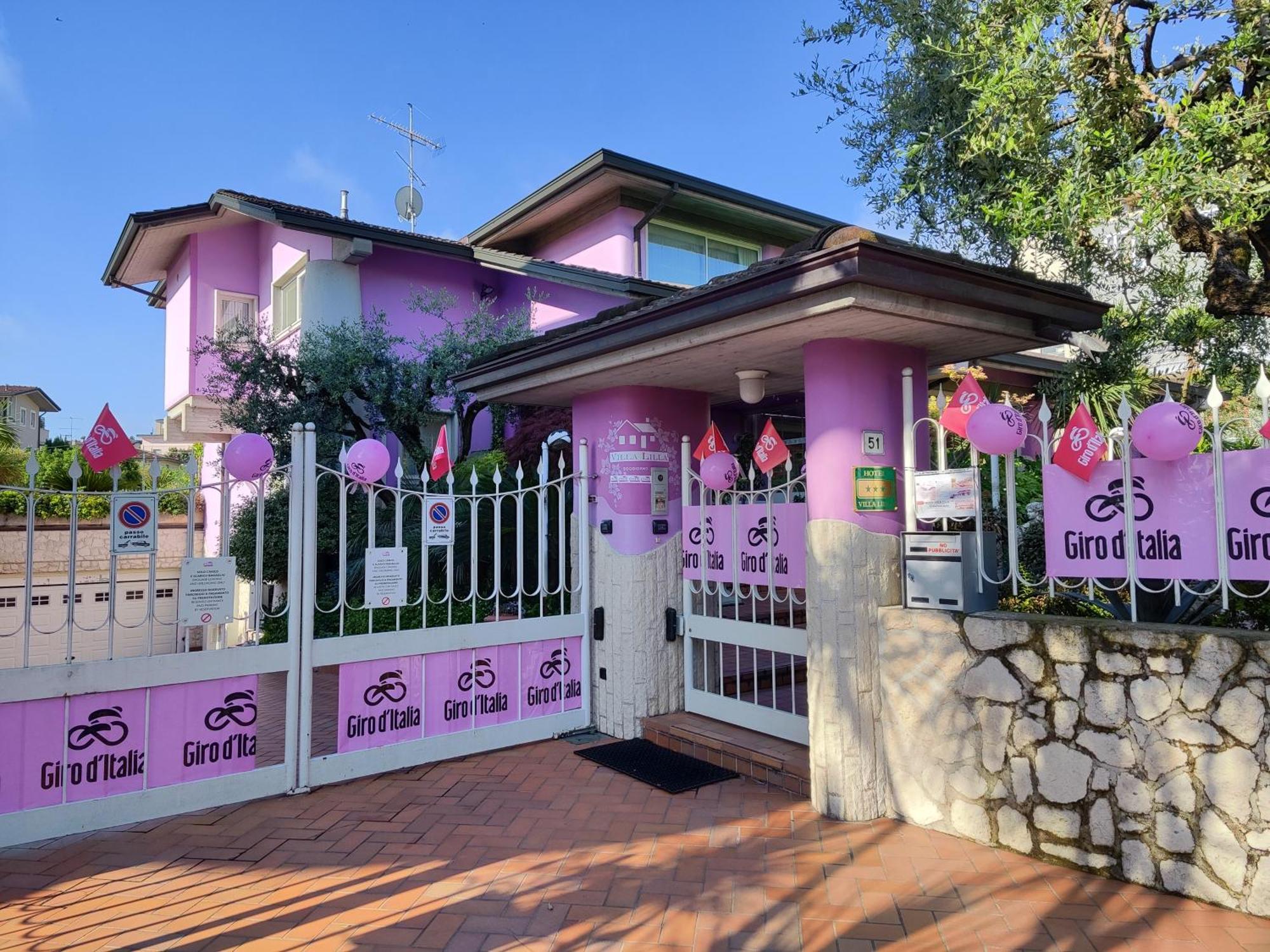 Hotel Villa Lilla เดเซนซาโนเดลการ์ดา ภายนอก รูปภาพ